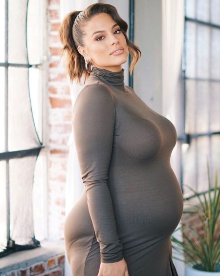 Ashley Graham and her spouse Justin Ervin announced their pregnancy on August 14, 2019.